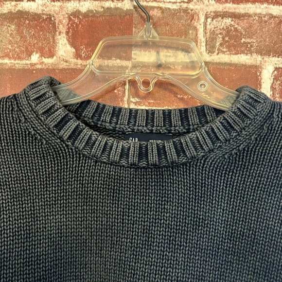 GAP Women's Dark Gray Crew Neck Sweater - Picture 4 of 6